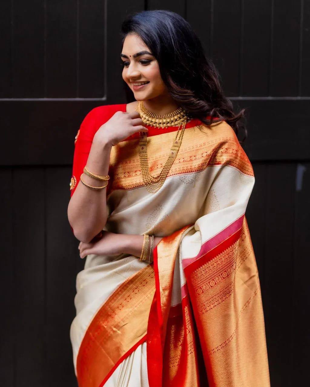 Soft Lichi Silk Saree with Rich Pallu