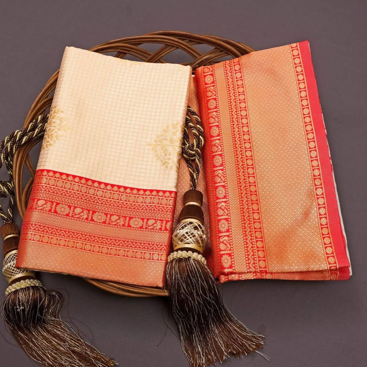 Soft Lichi Silk Saree with Rich Pallu